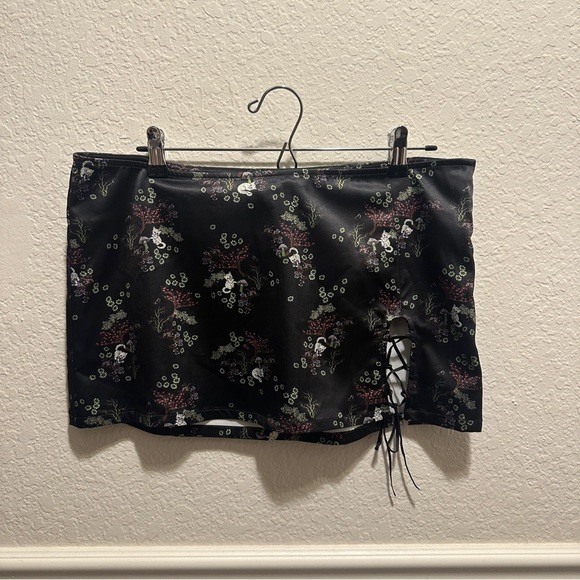 Urban Outfitters Cats Mini Skirt Size L - Picture 1 of 5